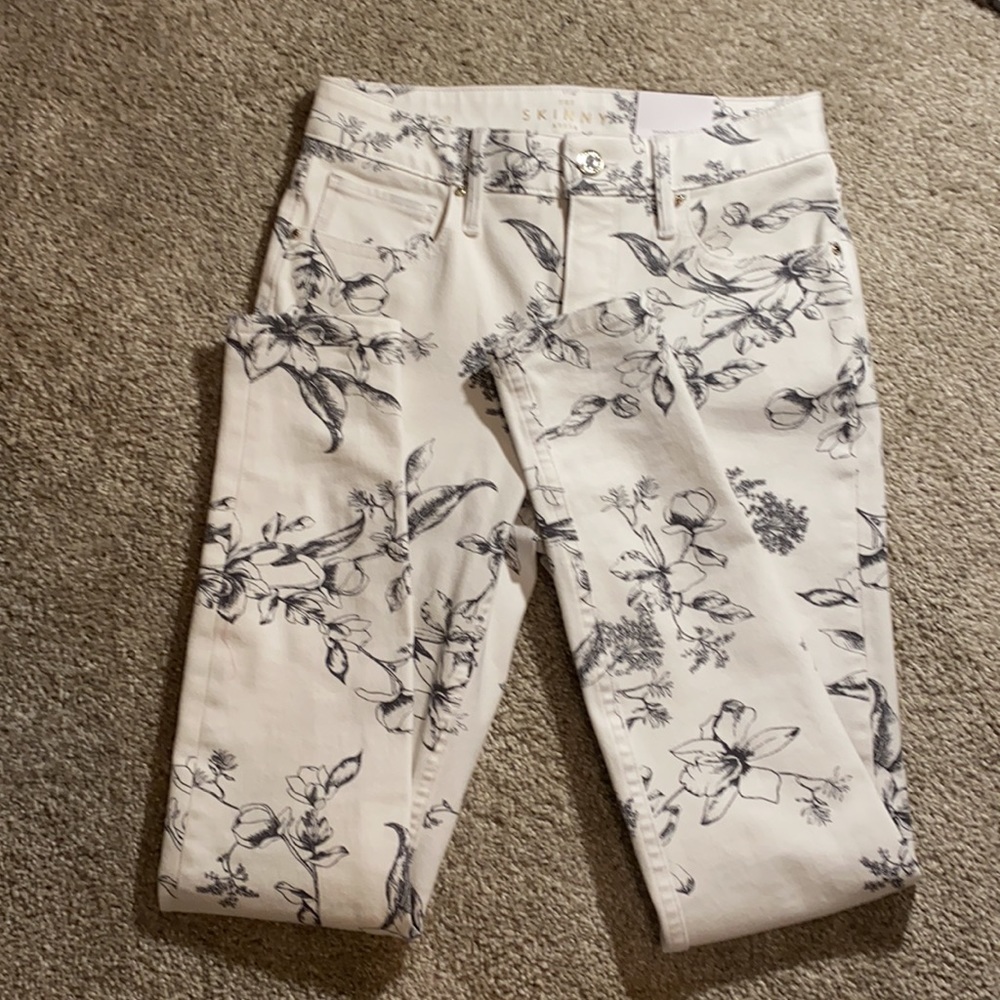 NWT White House Black Market White High-Rise Jeans with Black Floral Sketch